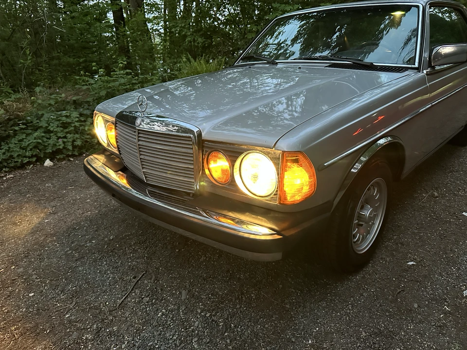 1985 Mercedes-Benz W124 E-Class - Image 31 of 31