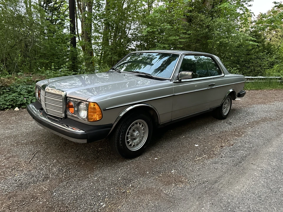 1985 Mercedes-Benz W124 E-Class - Image 11 of 31