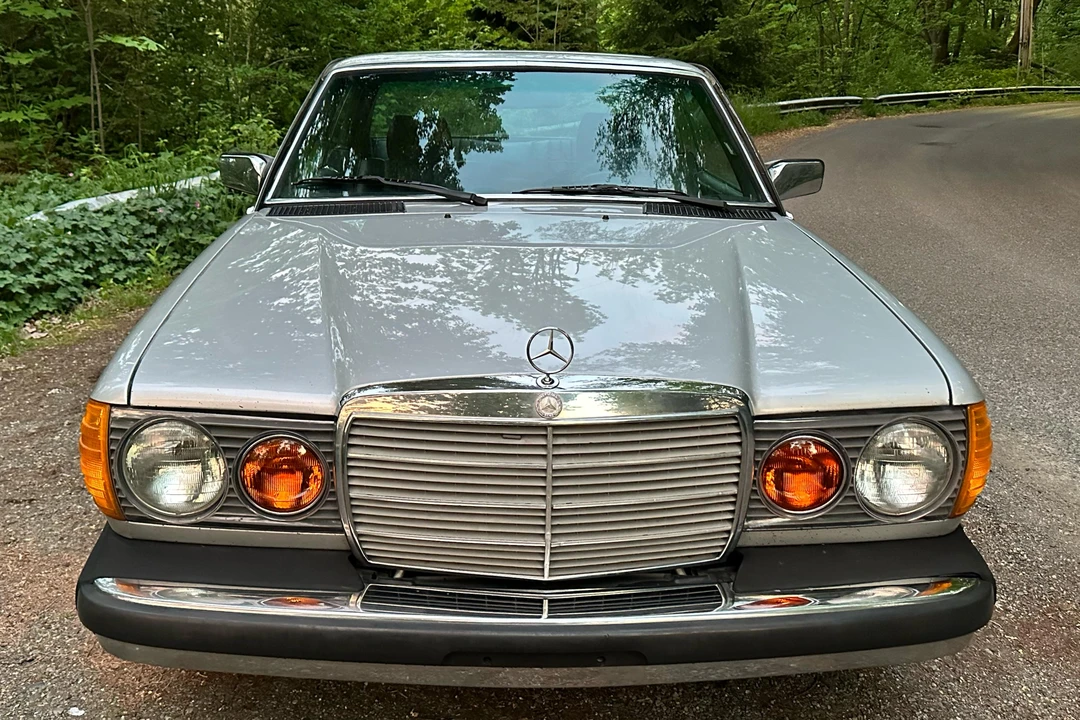 1985 Mercedes-Benz W124 E-Class - Image 2 of 31