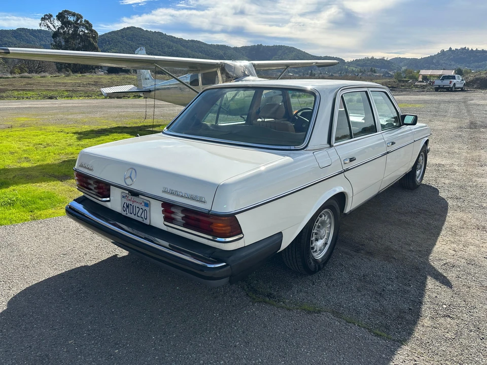 1985 Mercedes-Benz W124 E-Class - Image 30 of 31