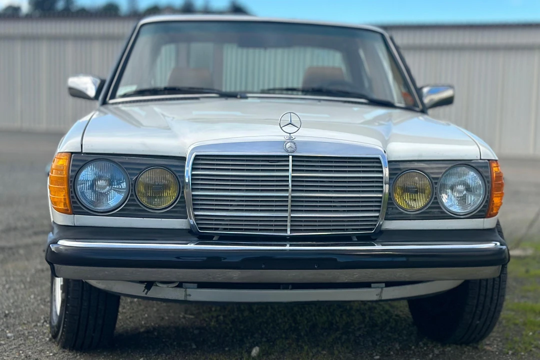 1985 Mercedes-Benz W124 E-Class - Image 2 of 31