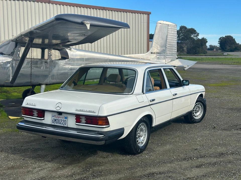 1985 Mercedes-Benz W124 E-Class - Image 29 of 31