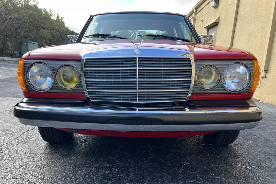 1985 Mercedes-Benz W124 E-Class - Image 2 of 31