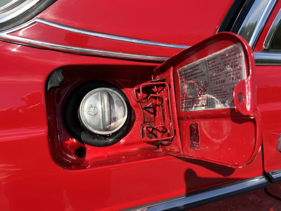 1985 Mercedes-Benz W124 E-Class - Image 29 of 31