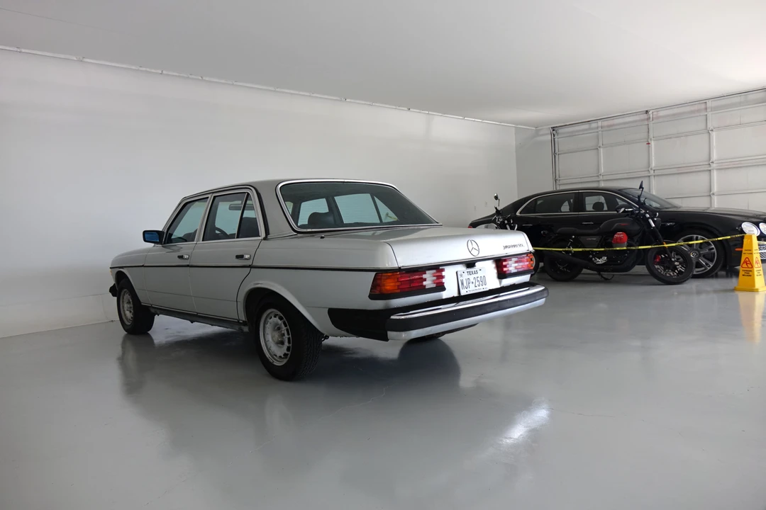 1985 Mercedes-Benz W123 Sedan - Image 25 of 31