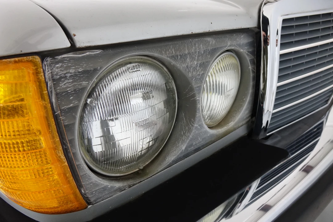 1985 Mercedes-Benz W123 Sedan - Image 29 of 31