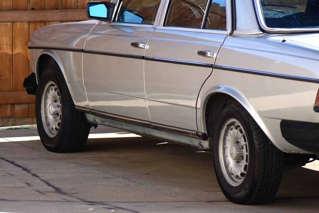 1985 Mercedes-Benz W123 Sedan - Image 14 of 31