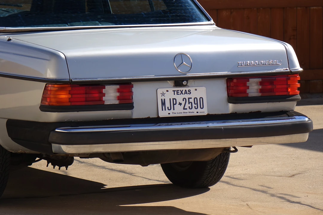 1985 Mercedes-Benz W123 Sedan - Image 17 of 31