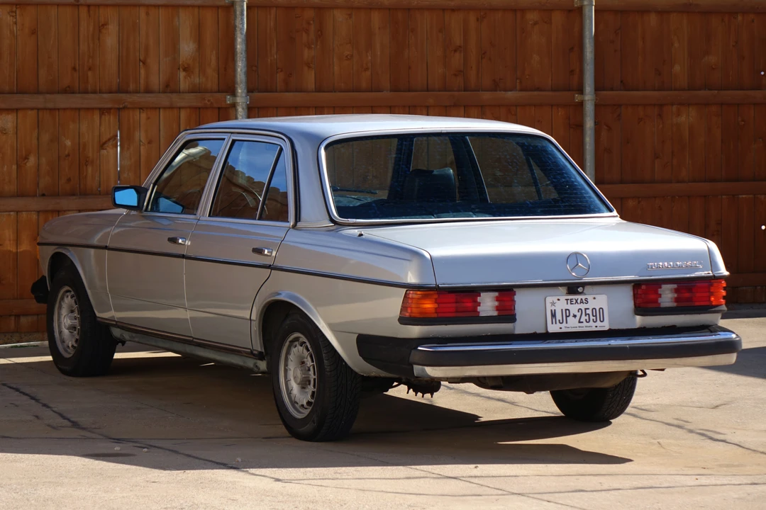 1985 Mercedes-Benz W123 Sedan - Image 5 of 31