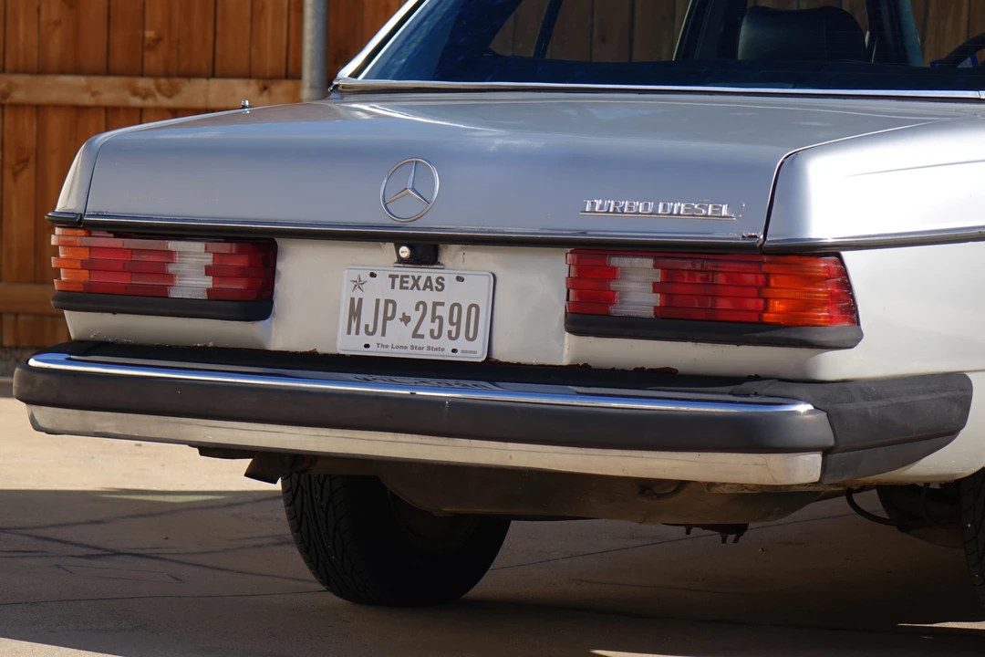 1985 Mercedes-Benz W123 Sedan - Image 12 of 31