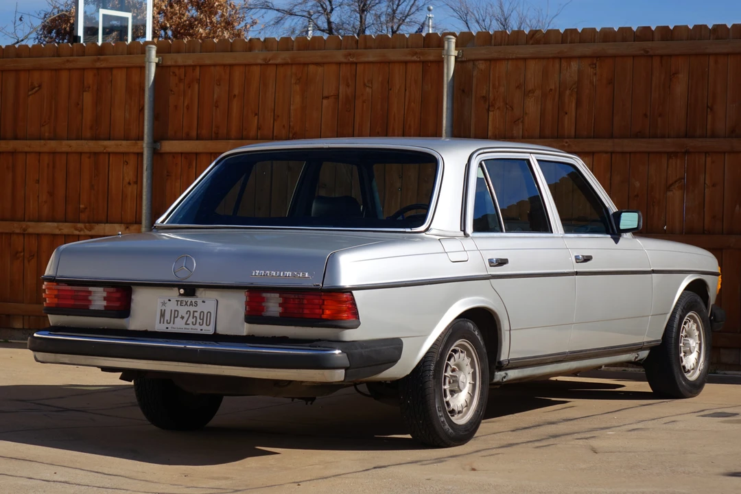 1985 Mercedes-Benz W123 Sedan - Image 7 of 31