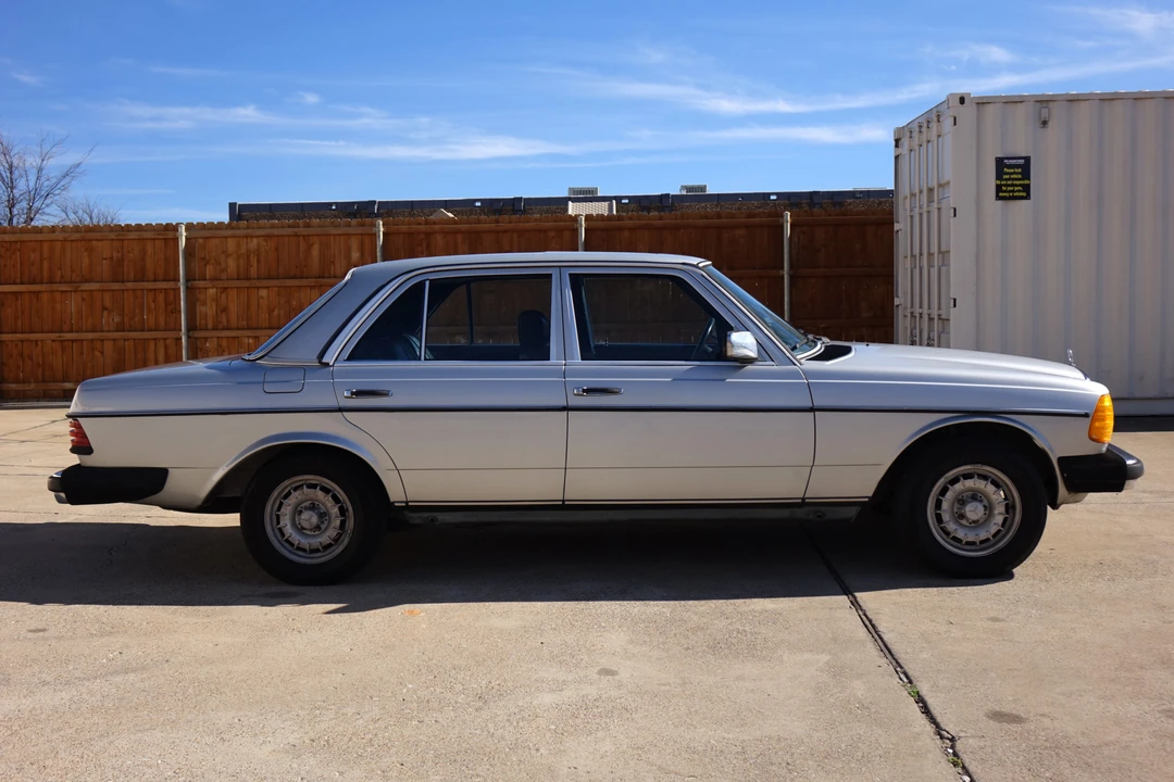 1985 Mercedes-Benz W123 Sedan - Image 8 of 31
