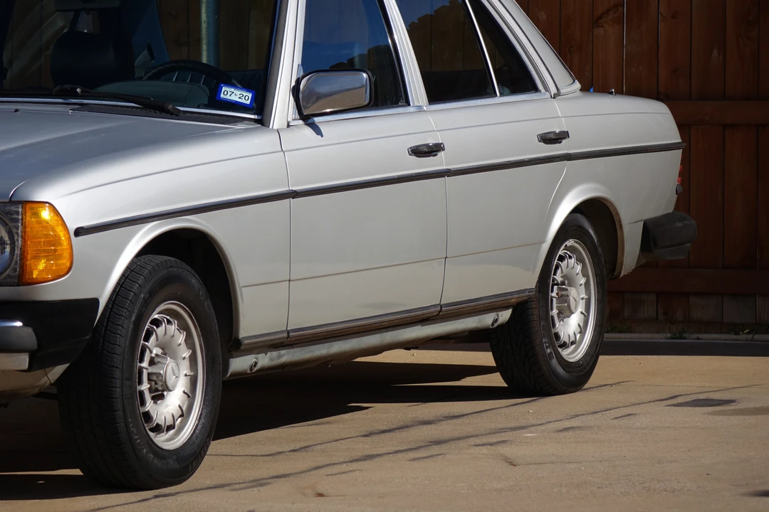 1985 Mercedes-Benz W123 Sedan - Image 22 of 31