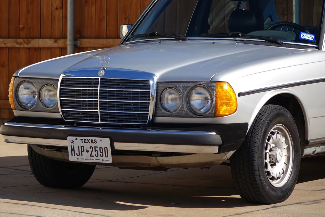 1985 Mercedes-Benz W123 Sedan - Image 18 of 31
