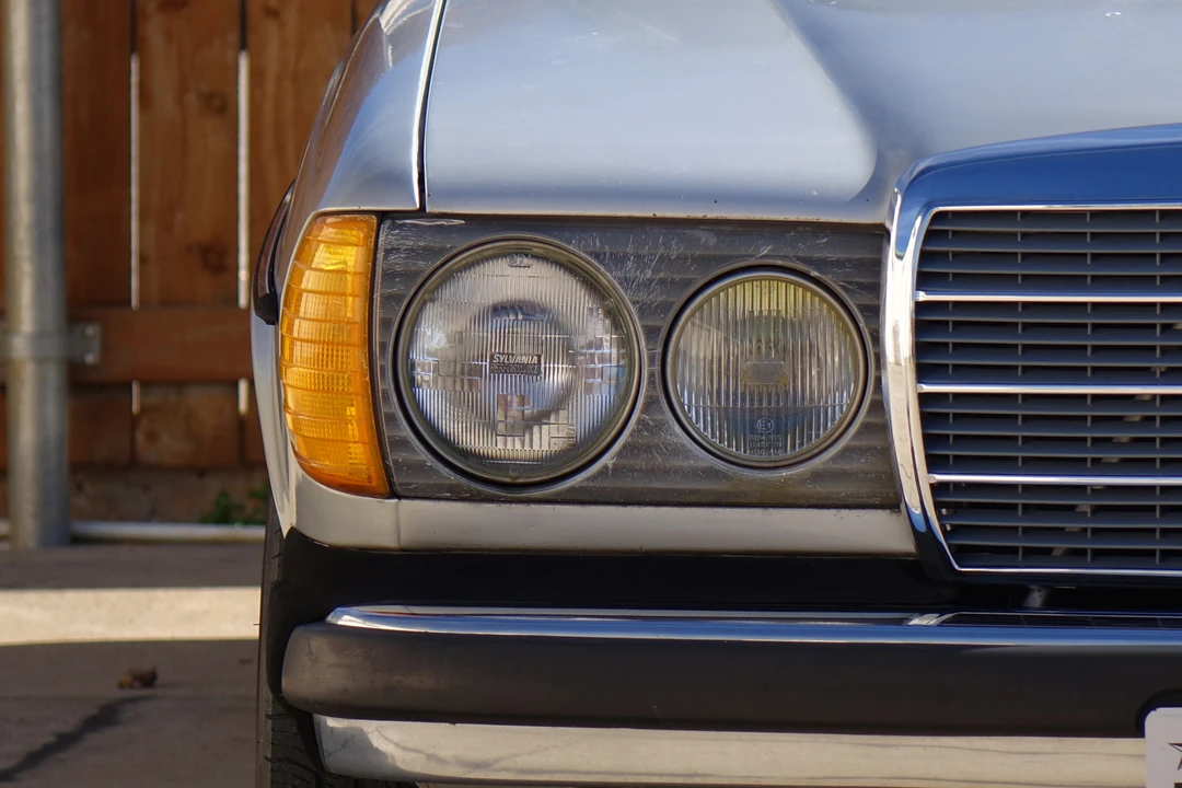 1985 Mercedes-Benz W123 Sedan - Image 20 of 31