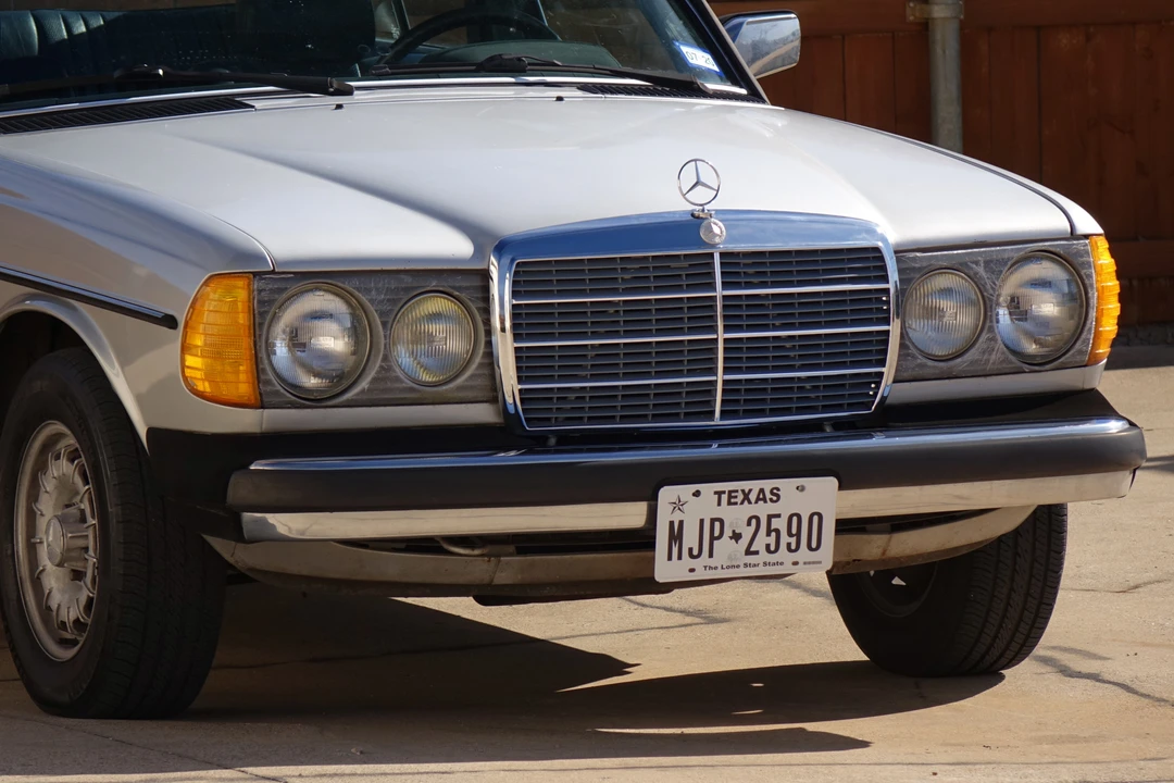 1985 Mercedes-Benz W123 Sedan - Image 19 of 31