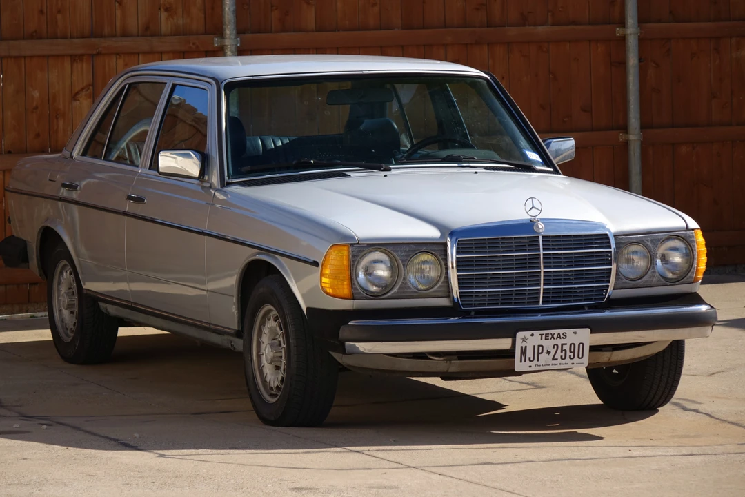 1985 Mercedes-Benz W123 Sedan - Image 2 of 31