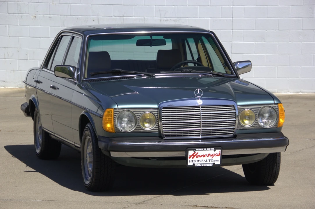 1985 Mercedes-Benz W123 Sedan - Image 16 of 31