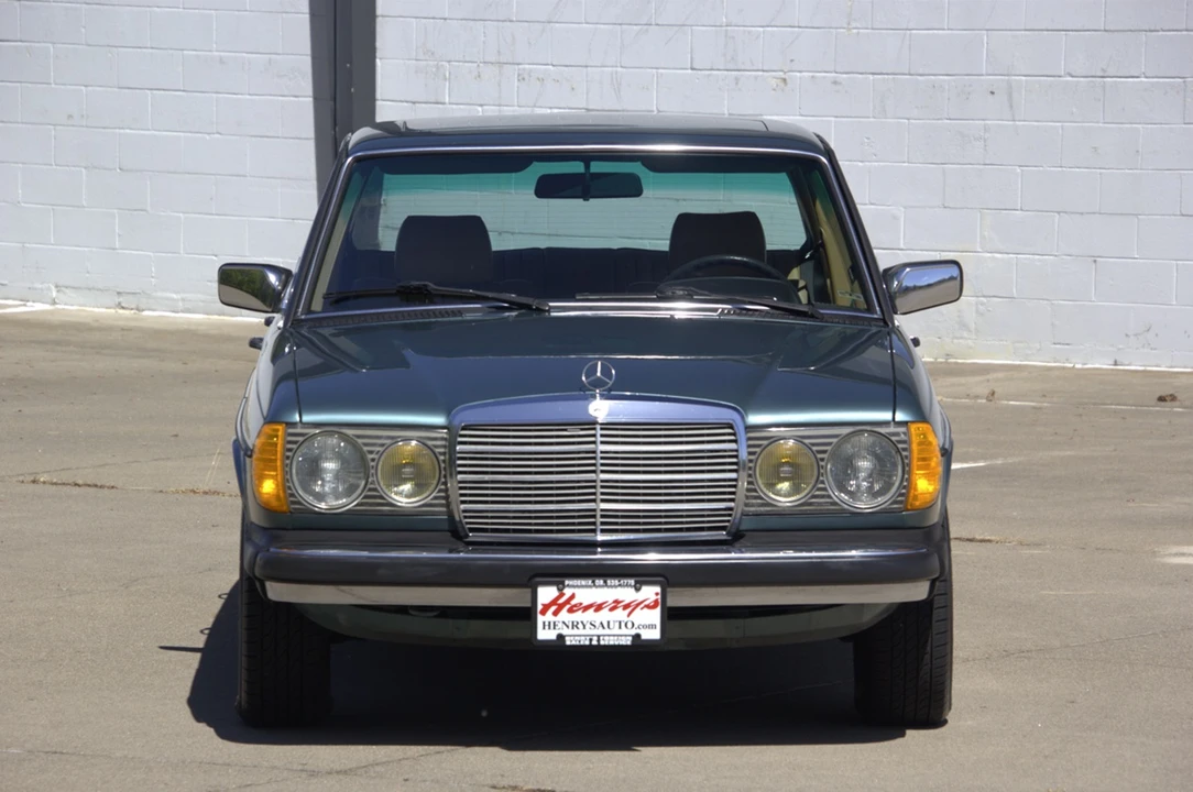 1985 Mercedes-Benz W123 Sedan - Image 17 of 31