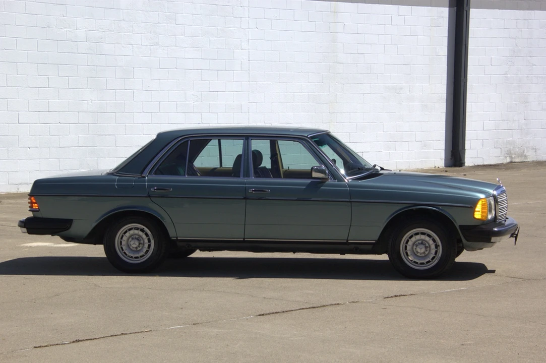 1985 Mercedes-Benz W123 Sedan - Image 12 of 31