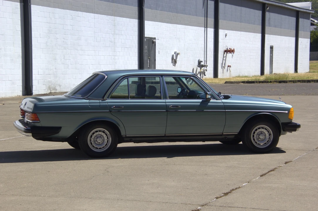 1985 Mercedes-Benz W123 Sedan - Image 11 of 31