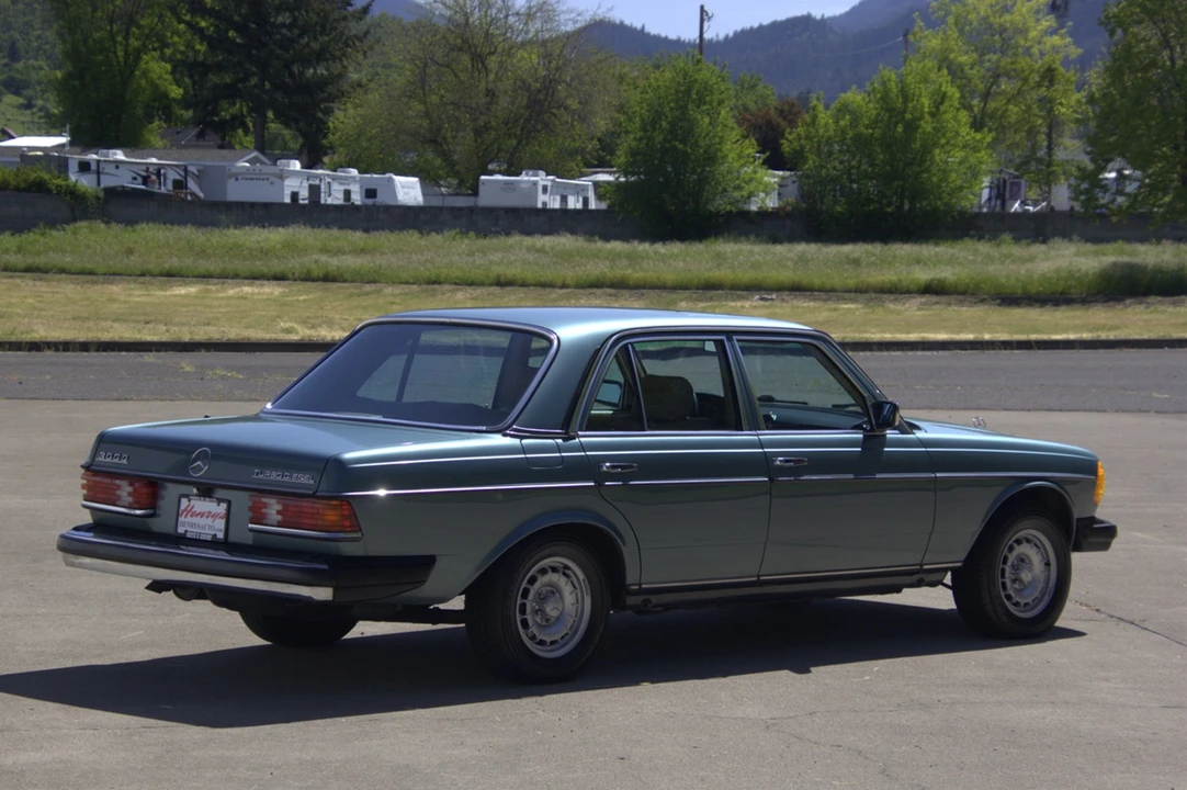 1985 Mercedes-Benz W123 Sedan - Image 10 of 31