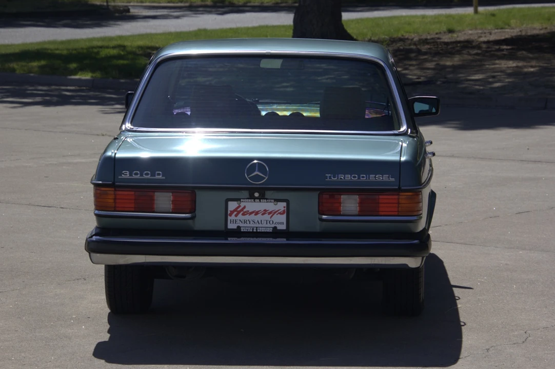 1985 Mercedes-Benz W123 Sedan - Image 9 of 31