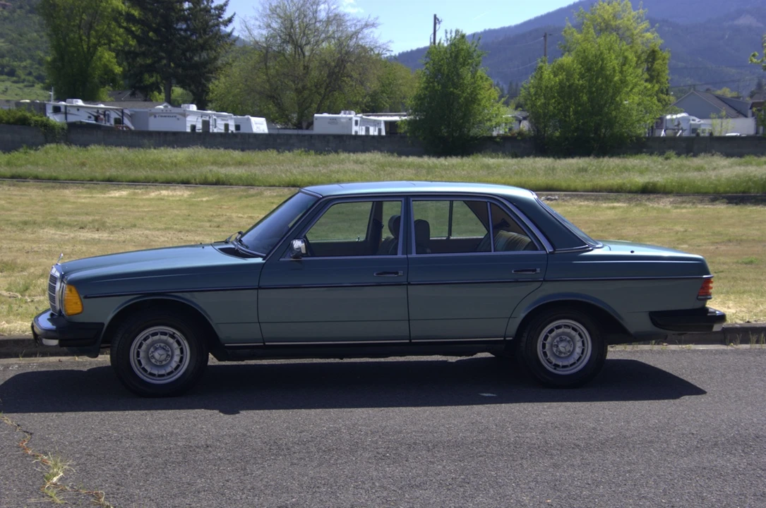 1985 Mercedes-Benz W123 Sedan - Image 4 of 31