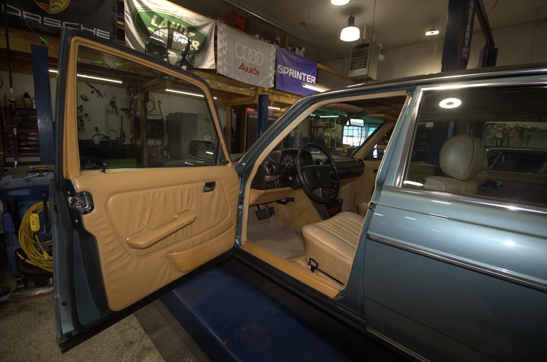 1985 Mercedes-Benz W123 Sedan - Image 29 of 31