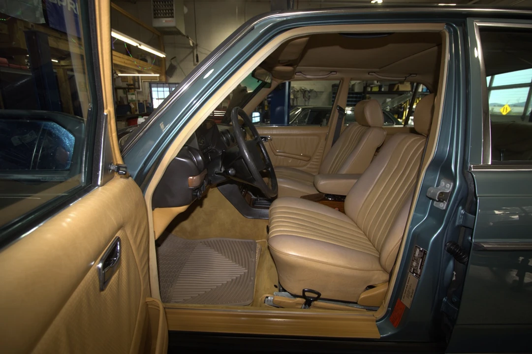 1985 Mercedes-Benz W123 Sedan - Image 30 of 31
