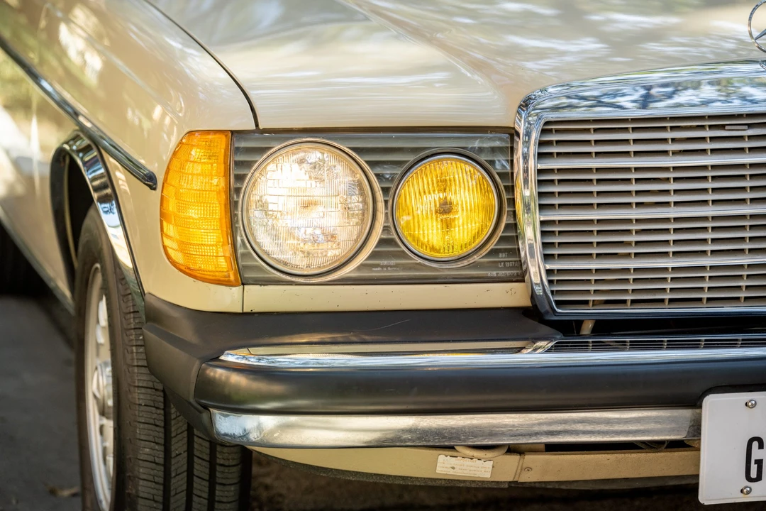 1985 Mercedes-Benz W123 Sedan - Image 21 of 31