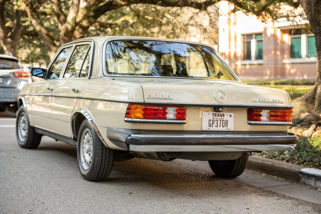 1985 Mercedes-Benz W123 Sedan - Image 5 of 31