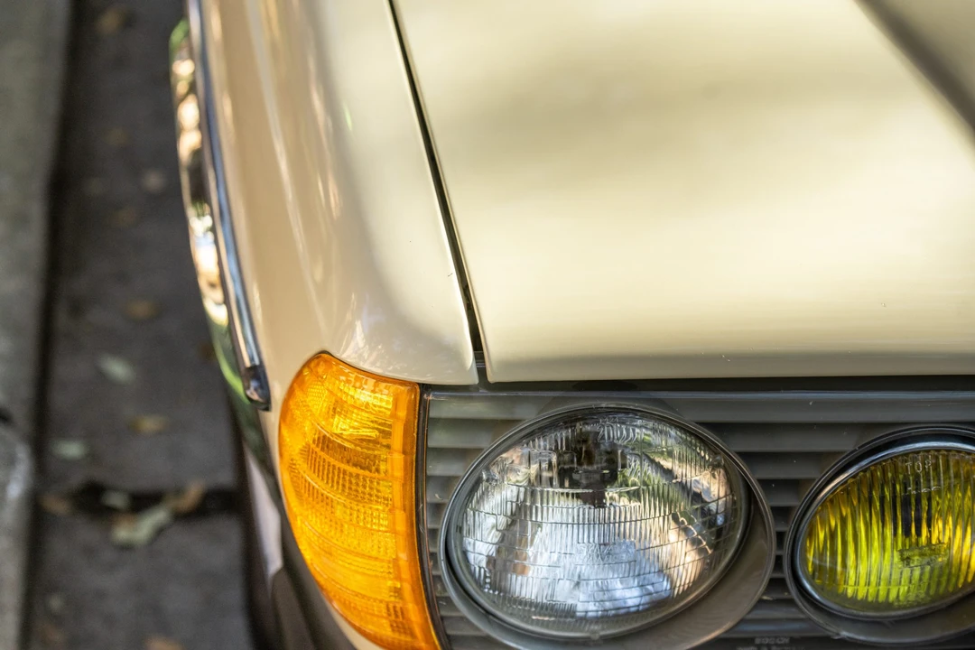 1985 Mercedes-Benz W123 Sedan - Image 14 of 31