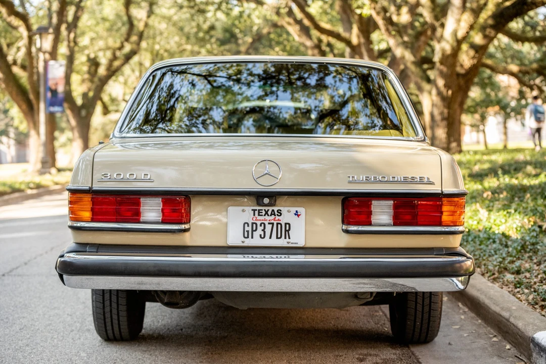 1985 Mercedes-Benz W123 Sedan - Image 7 of 31