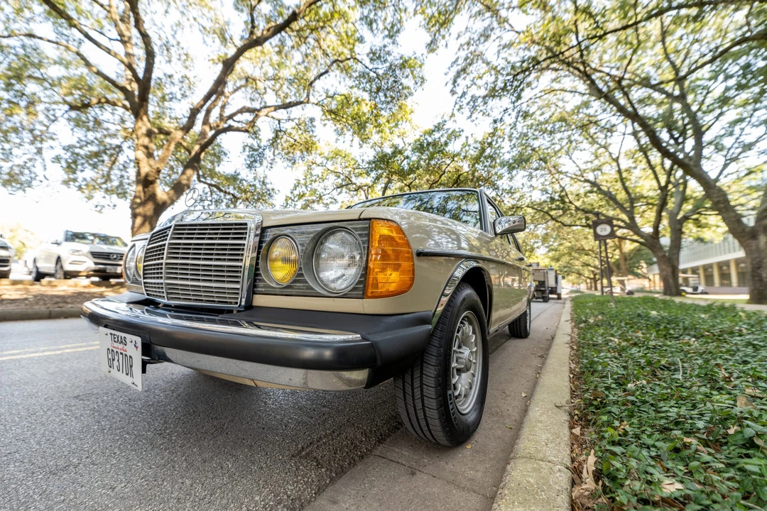1985 Mercedes-Benz W123 Sedan - Image 23 of 31