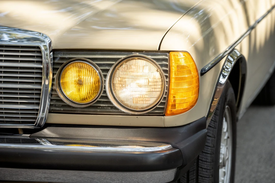 1985 Mercedes-Benz W123 Sedan - Image 22 of 31