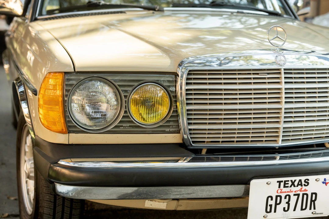 1985 Mercedes-Benz W123 Sedan - Image 17 of 31