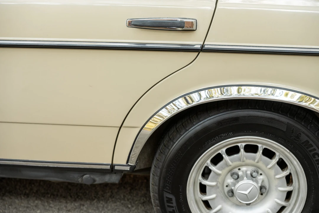 1985 Mercedes-Benz W123 Sedan - Image 30 of 31