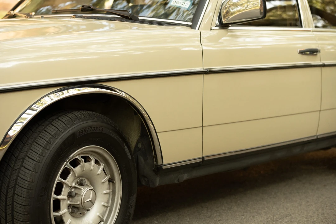 1985 Mercedes-Benz W123 Sedan - Image 24 of 31