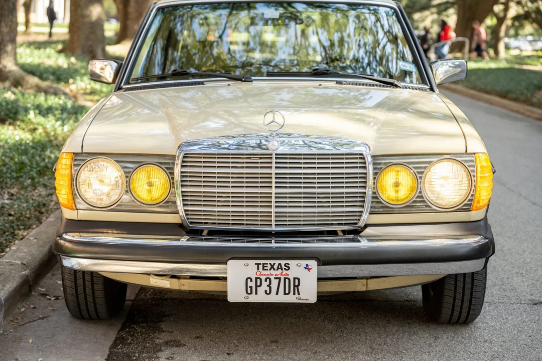 1985 Mercedes-Benz W123 Sedan - Image 20 of 31