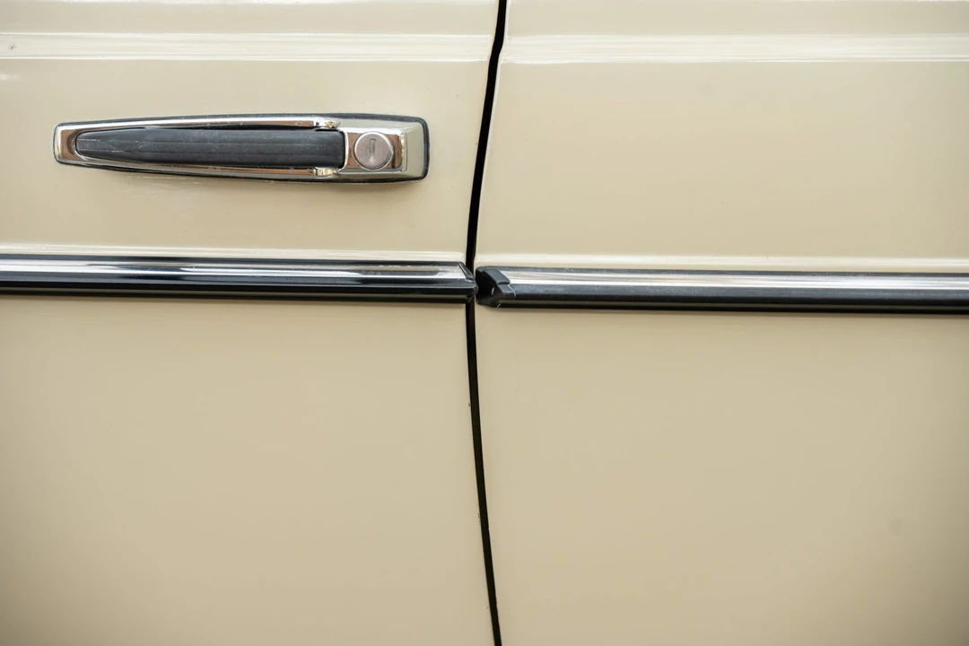 1985 Mercedes-Benz W123 Sedan - Image 29 of 31