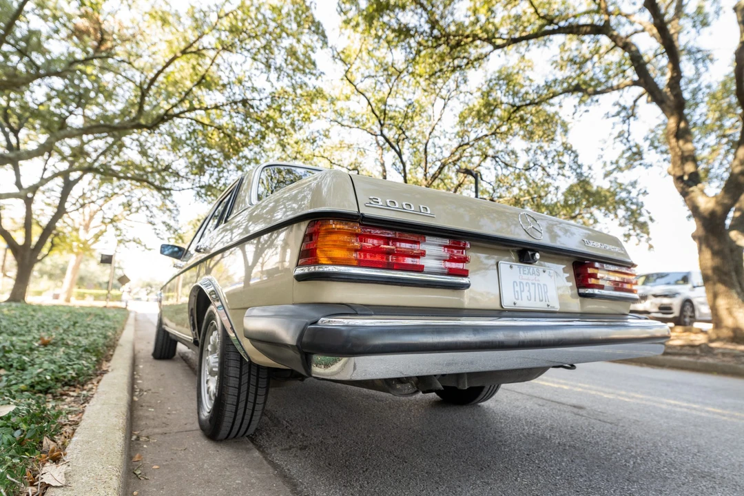 1985 Mercedes-Benz W123 Sedan - Image 6 of 31
