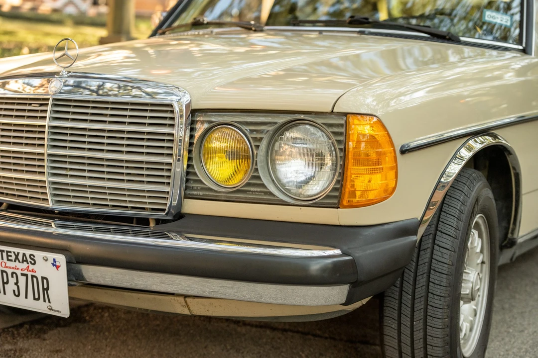 1985 Mercedes-Benz W123 Sedan - Image 18 of 31