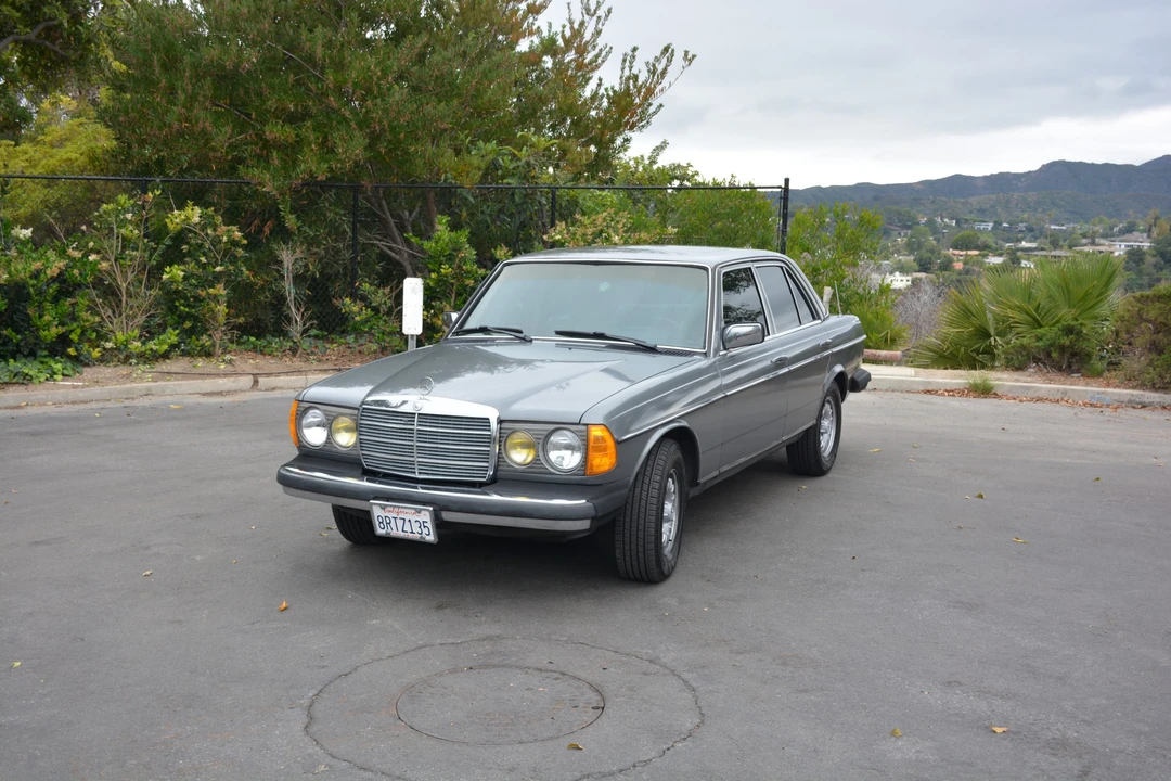 1985 Mercedes-Benz W123 Sedan - Image 5 of 31