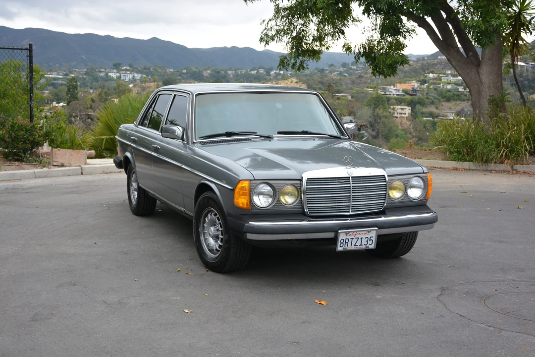 1985 Mercedes-Benz W123 Sedan - Image 9 of 31