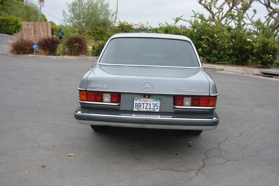 1985 Mercedes-Benz W123 Sedan - Image 14 of 31