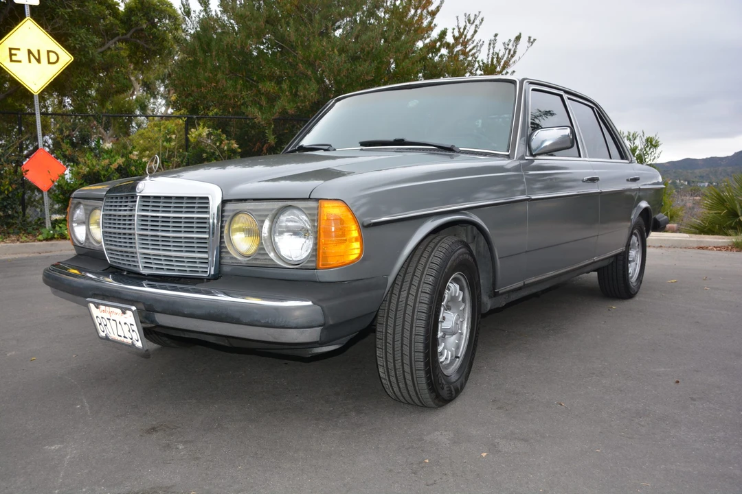 1985 Mercedes-Benz W123 Sedan - Image 4 of 31