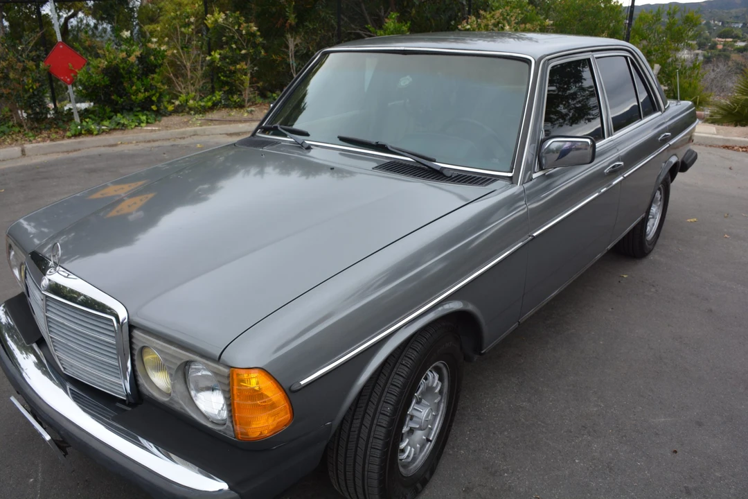 1985 Mercedes-Benz W123 Sedan - Image 18 of 31