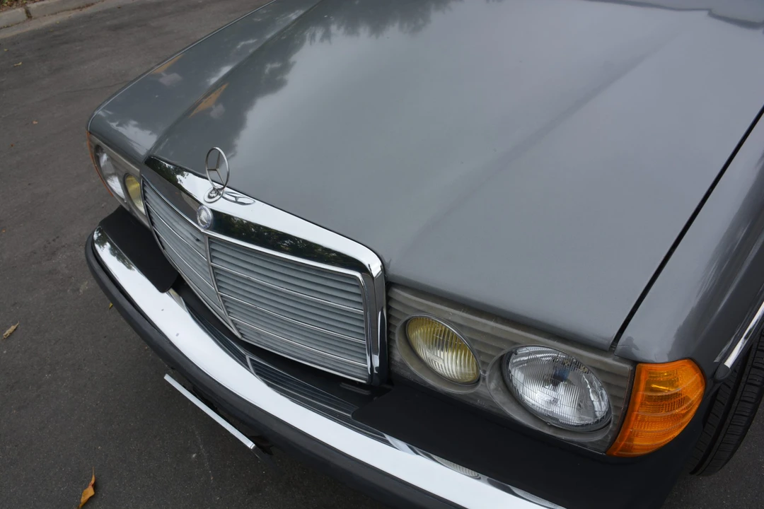 1985 Mercedes-Benz W123 Sedan - Image 19 of 31
