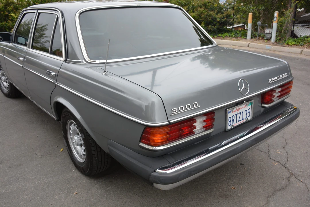 1985 Mercedes-Benz W123 Sedan - Image 21 of 31